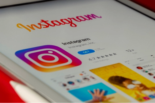 Strategia per ripostare una storia su Instagram